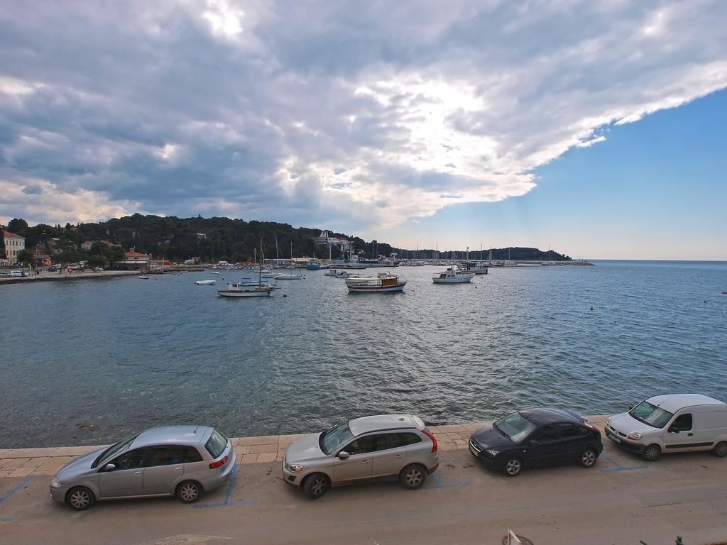 Apartments By The Sea 1050 Rovinj Exteriör bild