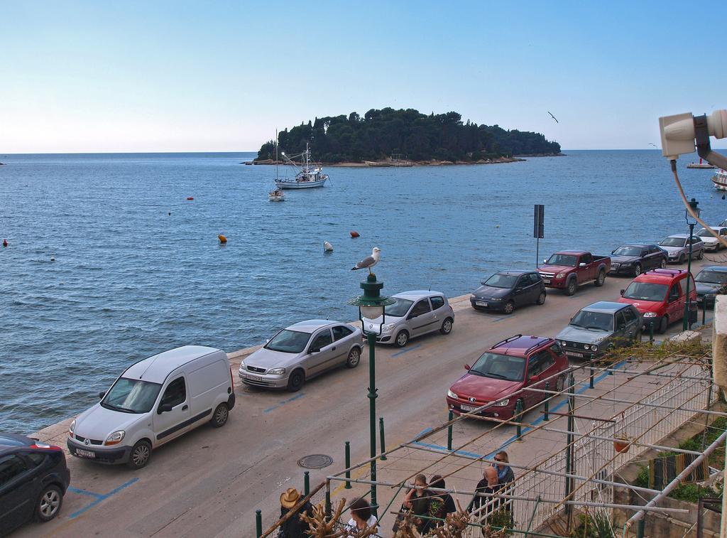 Apartments By The Sea 1050 Rovinj Exteriör bild